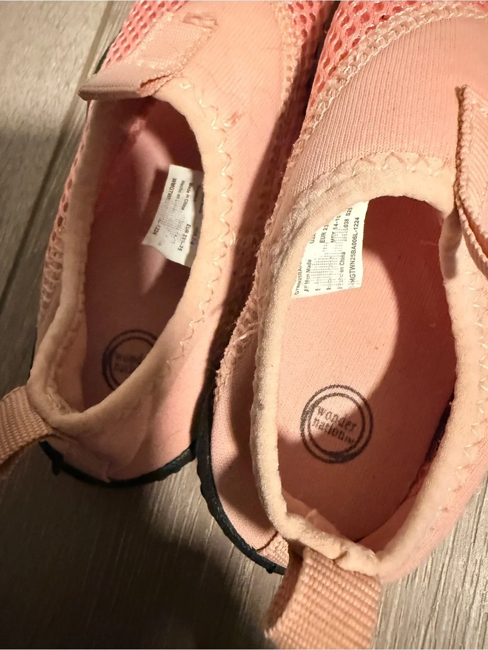wonder nation Peach/Pink Mesh Kids Water Shoes size 7/8 toddler